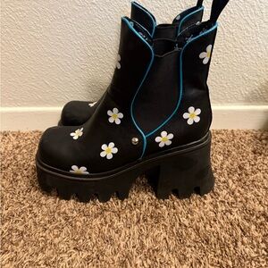 LAMODA DOLLSKILL chunky platform daisy floral boot